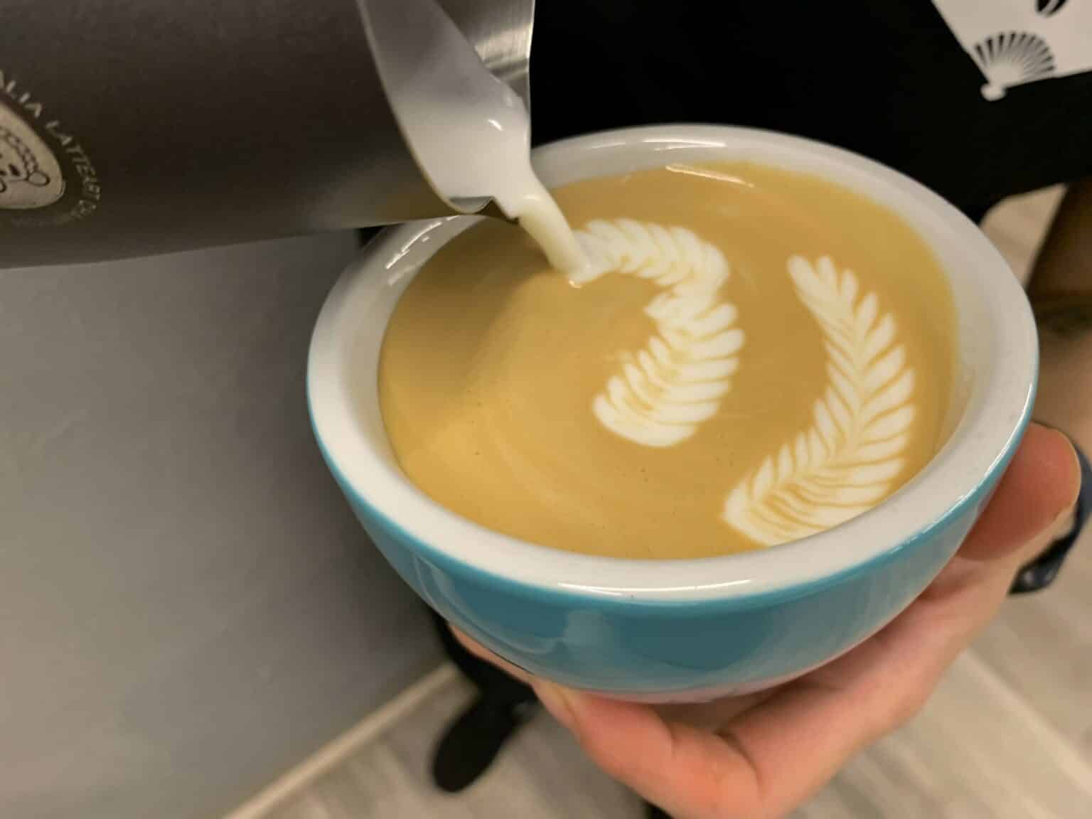 Slinky Dog latte art by Amy Zhang BeanScene