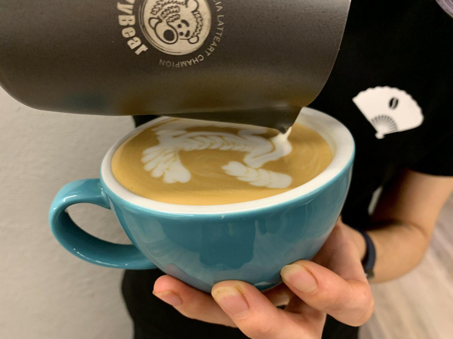 Slinky Dog latte art by Amy Zhang BeanScene