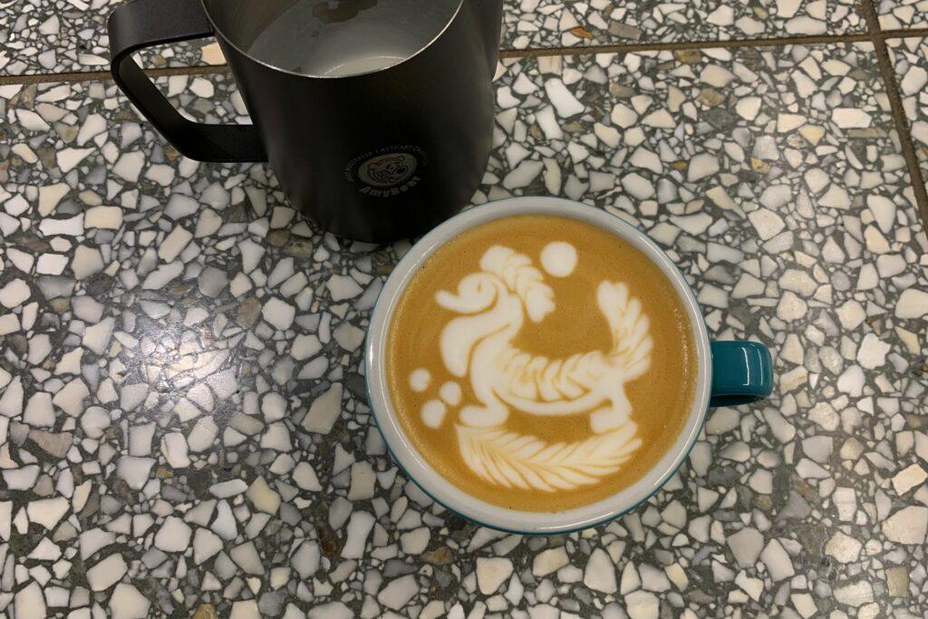 Slinky Dog latte art by Amy Zhang BeanScene