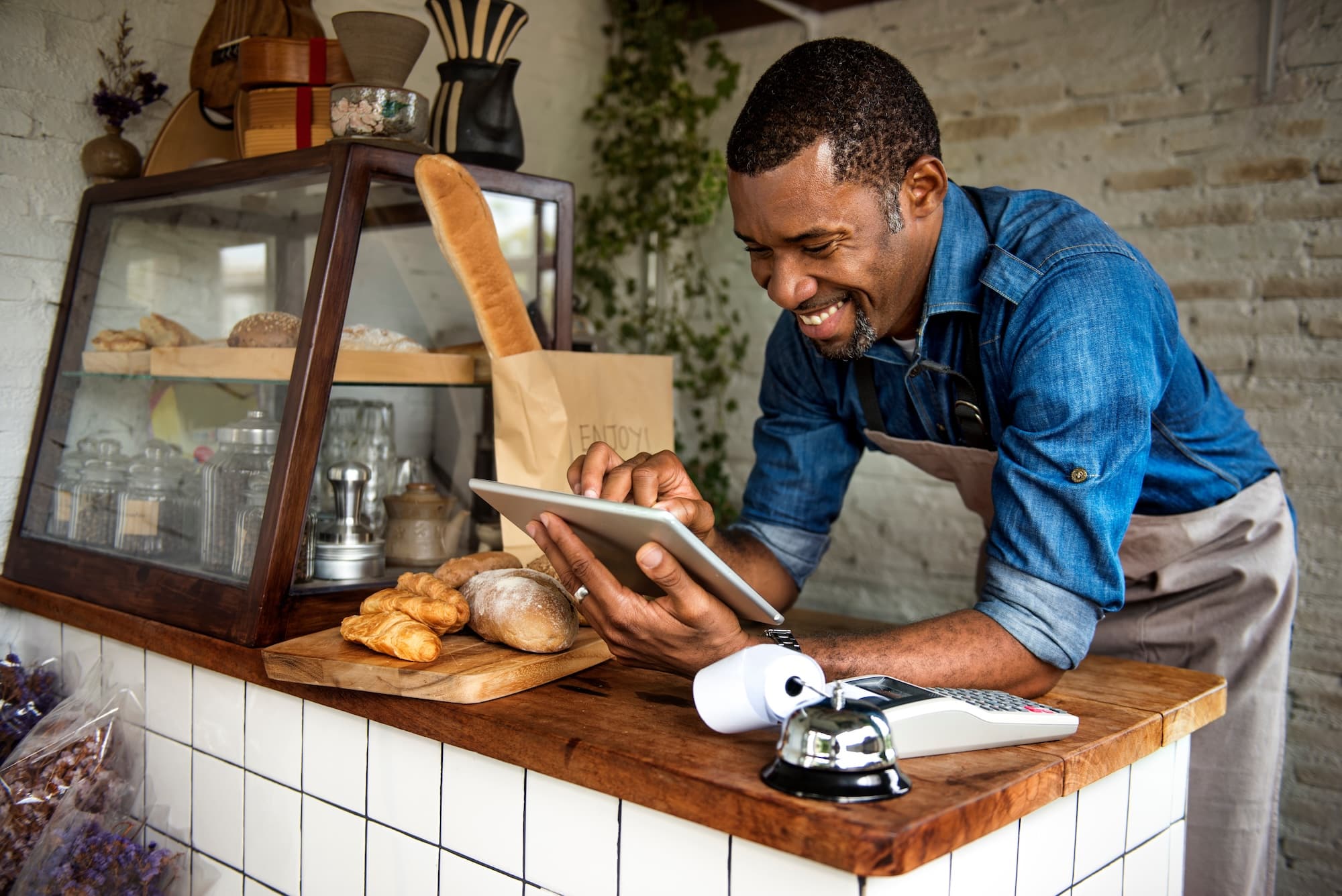 Google and Meta have different methods to allow café owners to respond to online reviews.