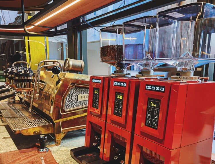 Gravimetric grinders like the Izaga W are designed to help baristas create a more consistent cup.