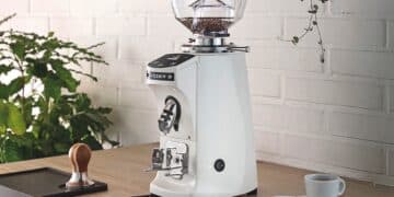 The new small-format machines are an evolution of the classic Mazzer Mini born in the 1990s.