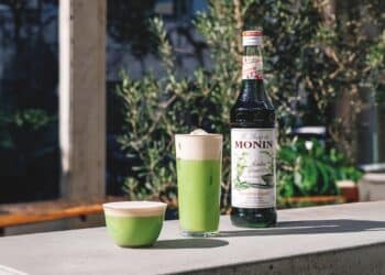 MONIN’s Green Tea Matcha syrup is designed to blend well in both iced and hot drinks.