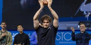 Jack Simpson raises the 2025 World Barista Championship trophy. Image: Axil Coffee Roasters.