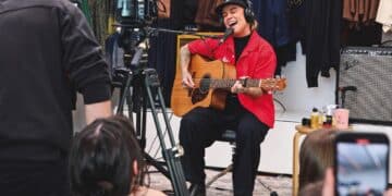 Australian musician Tash Sultana kicked off HoMie’s Store Sessions series, which is being supported by Minor Figures.