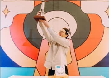 Némo Pop raises the World Aeropress Championship trophy.