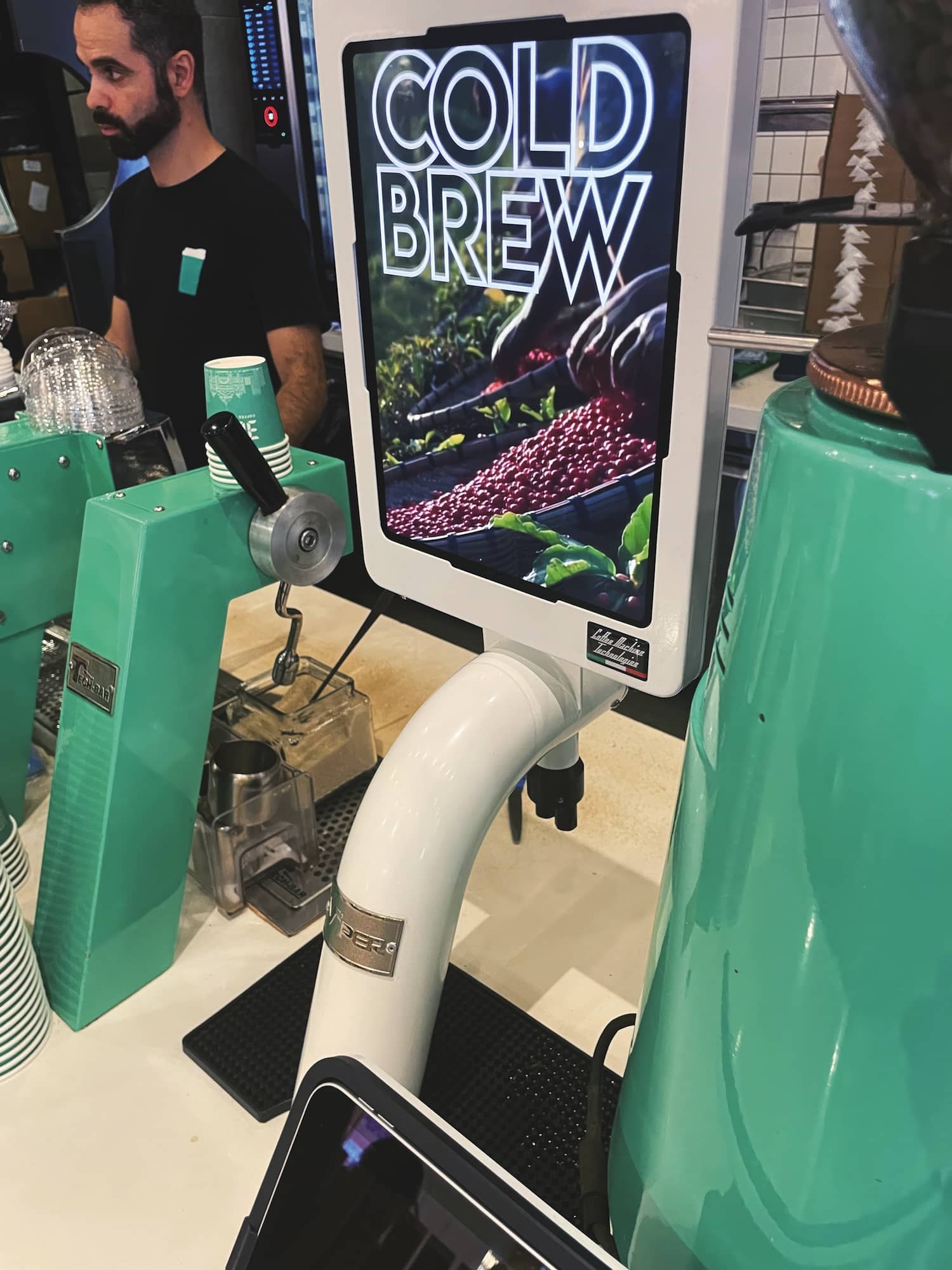 365 Coffee & Food uses two Viper dispensers and multiple steam wands to simplify workflow.
