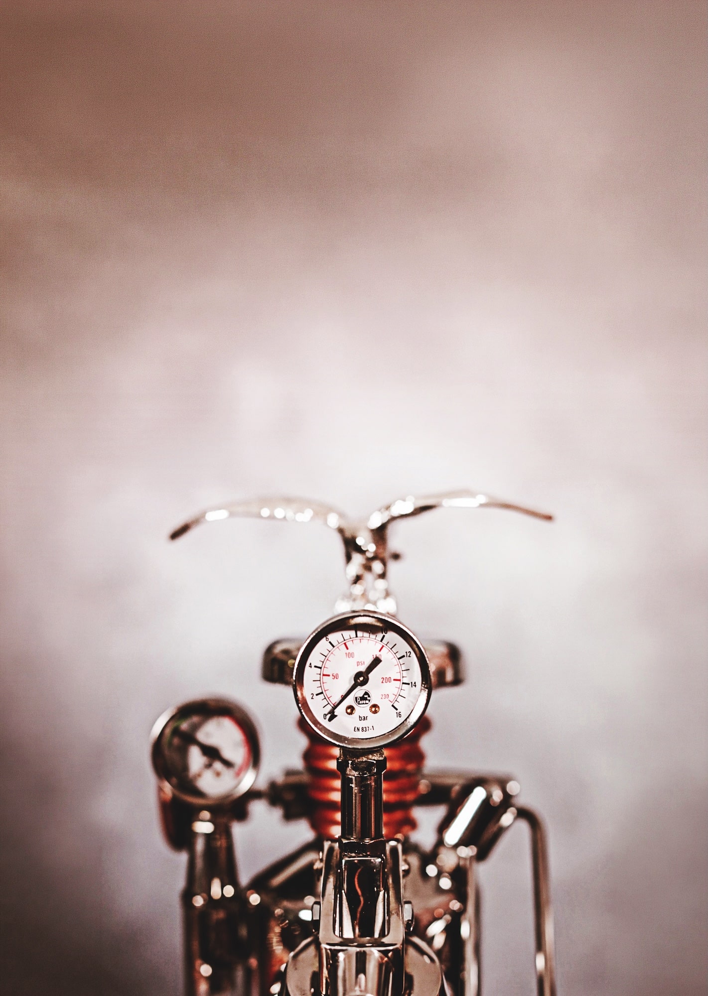 The Esperto Abile relies on the operator to create the pressure that extracts the espresso.