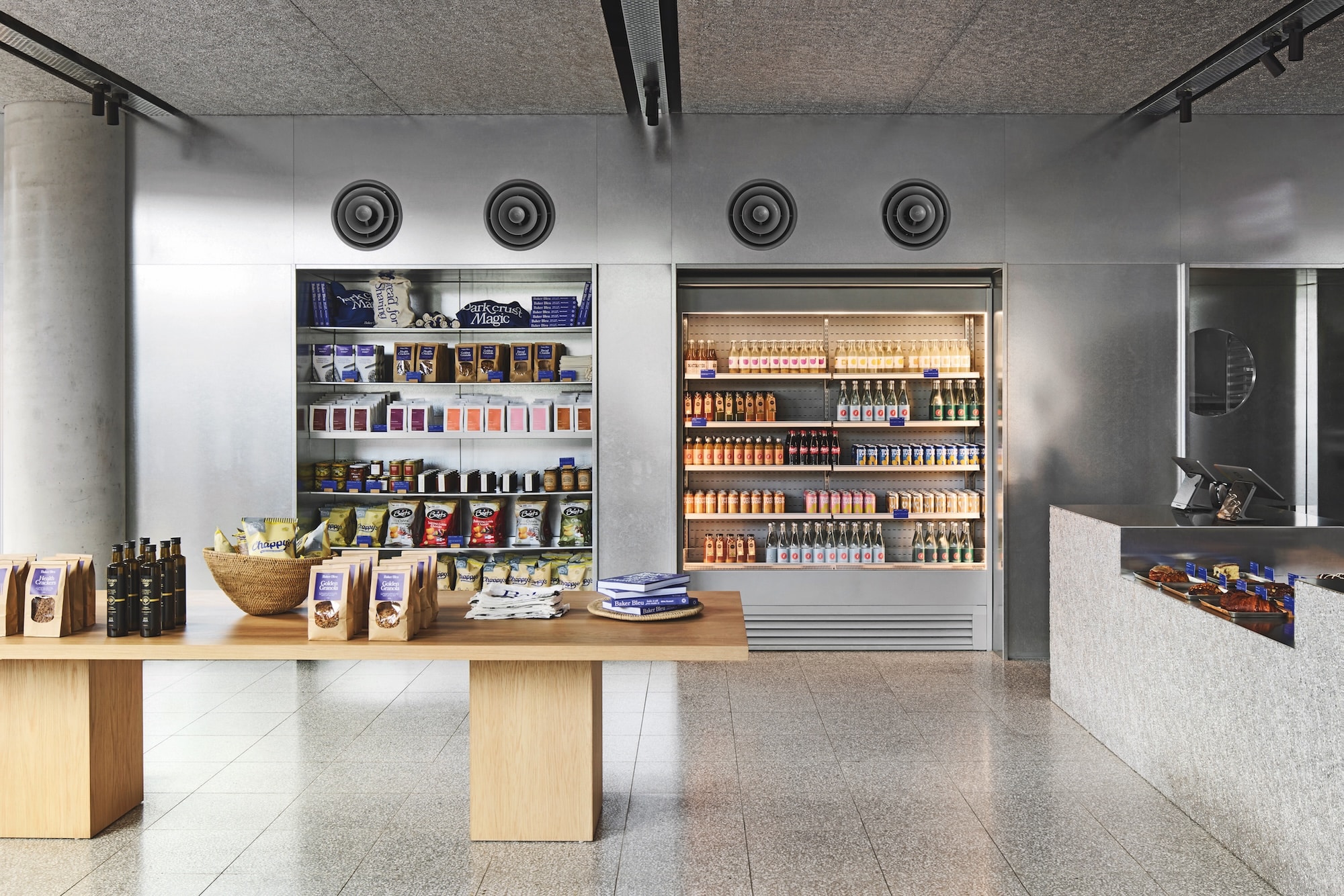 How caf?? design shapes customer experience and brand identity